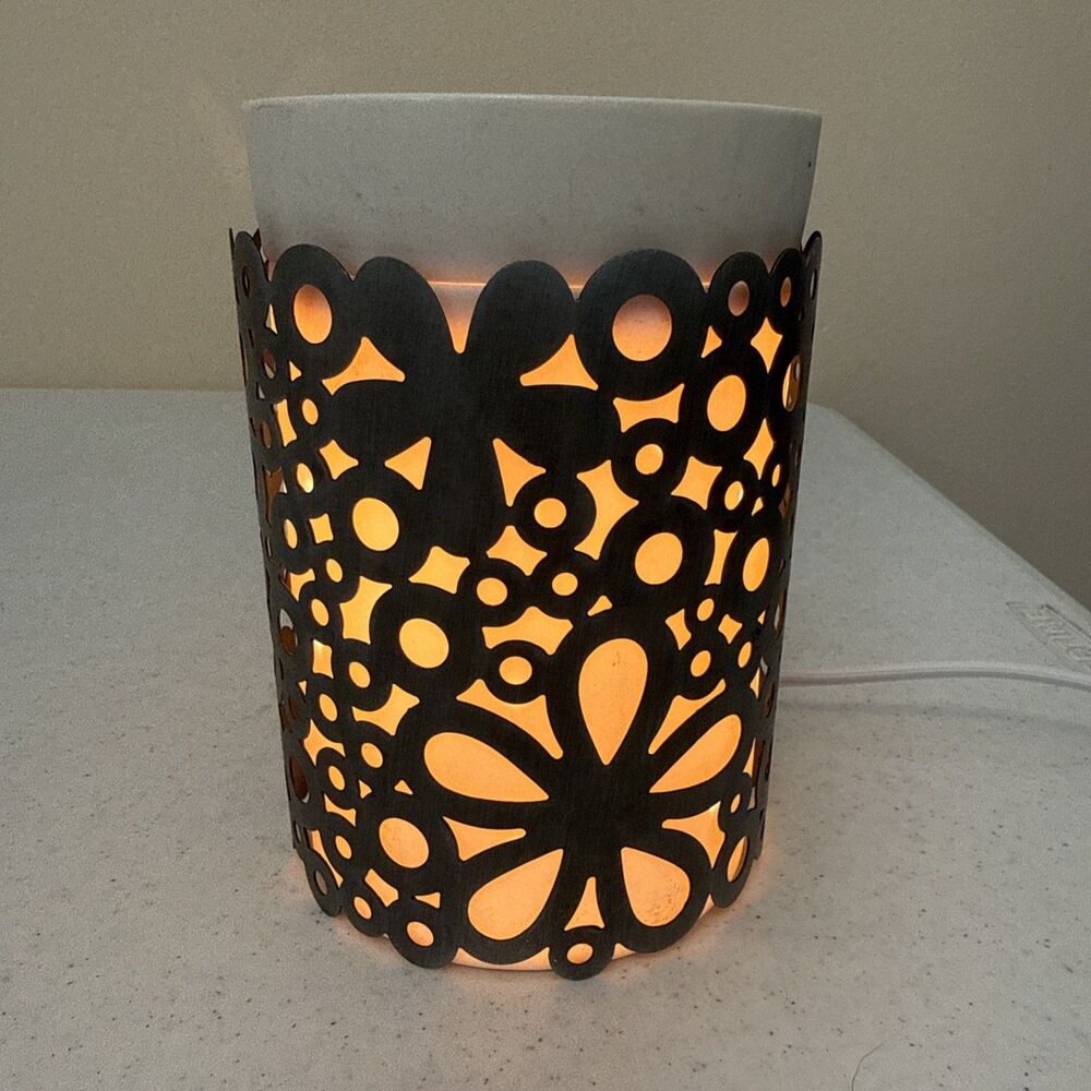 Scentsy Electric Candle Warmer Scentsy ornate Decor used Lilie Retired